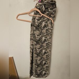 Edikted NWOT Camouflage Pants with Pink Bows